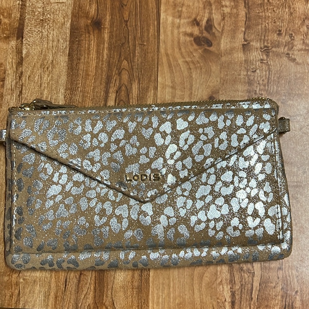 Lodi’s pouch wallet